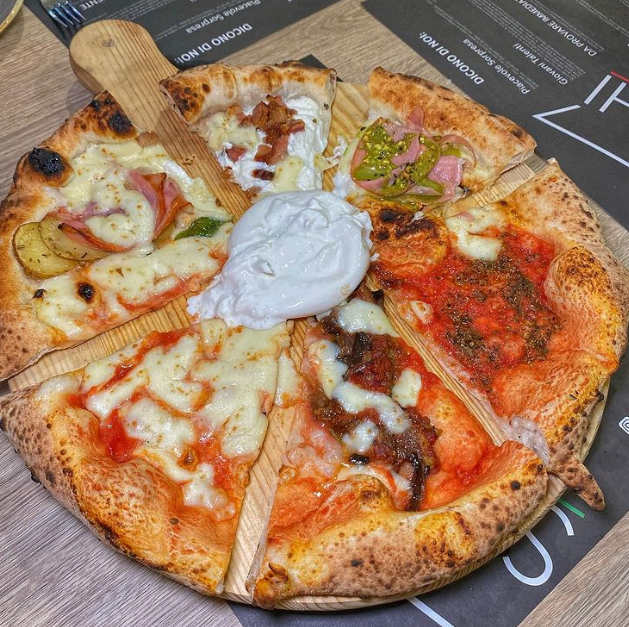 Pizza degustazione 6 Spicchi con sei gusti e burrata al centro